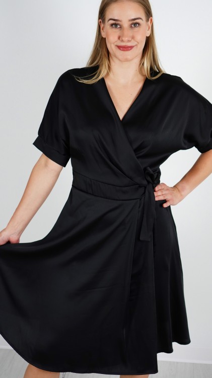 Sukienka Kopertowa Satynowa Czarna SEKRITA V1.3.JPG