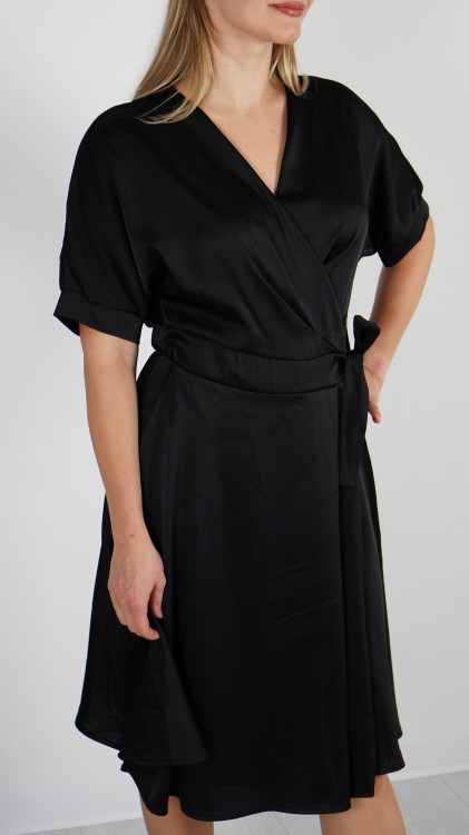 Sukienka Kopertowa Satynowa Czarna SEKRITA V1.4.JPG