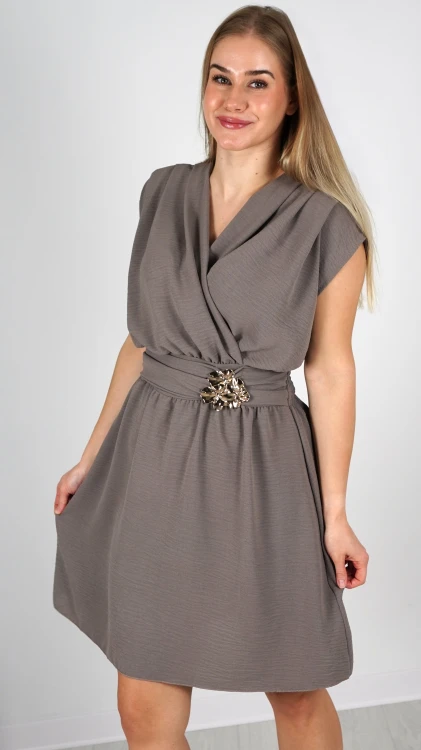 Sukienka z Ozdobną Klamrą Brązowa PERIONA V4.2.JPG