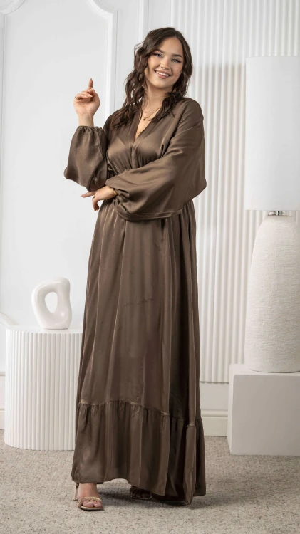 Długa Sukienka Satynowa Brązowa JUDIO V1.1.jpeg