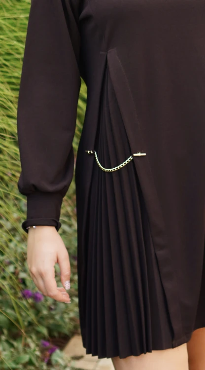 Sukienka Elegancka z Łańcuszkiem Brązowa ARMONIA V3.4.JPG